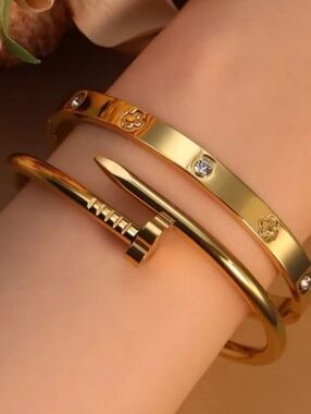 Gold Plated Stainless Screw-Design Bangle Bracelet Set